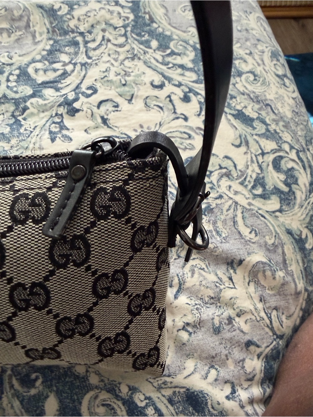 Authentic Gucci Beige and Black GG Canvas Shoulder Bag - Picture 2 of 9